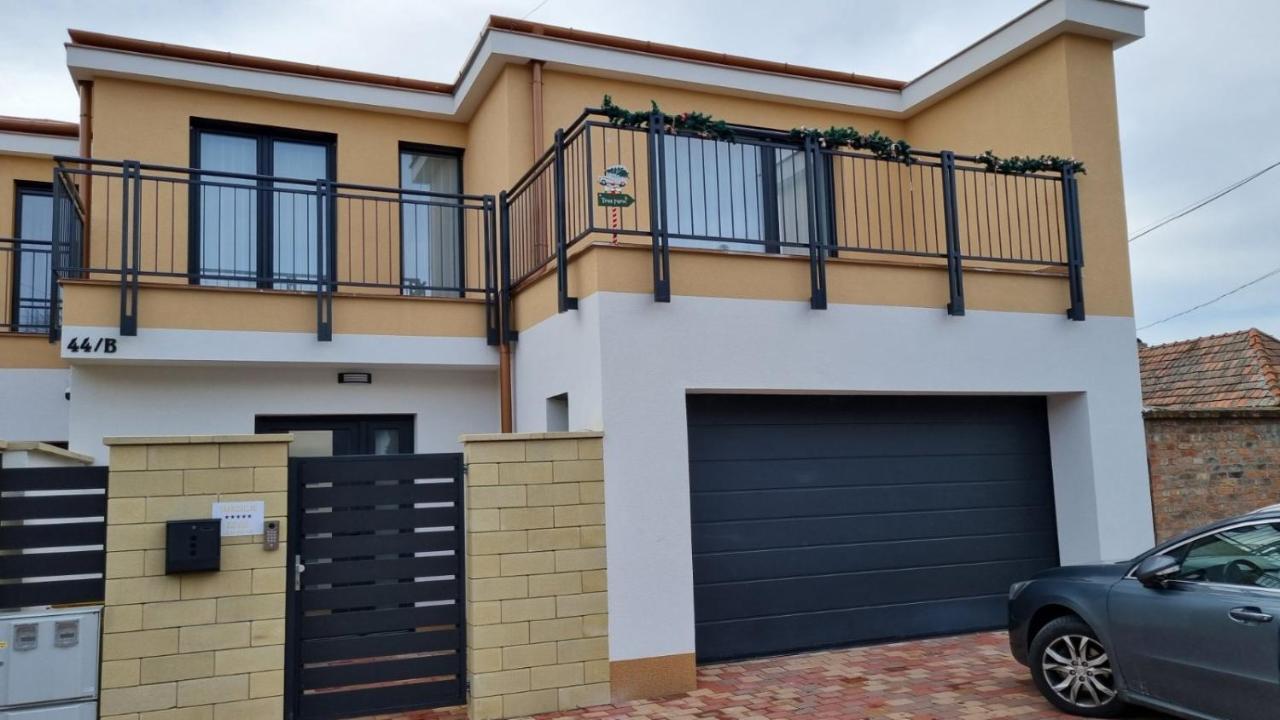 Apartamento Sarkcsillag Teljes Csaladihaz- Star Complete Family House Szeged Exterior foto