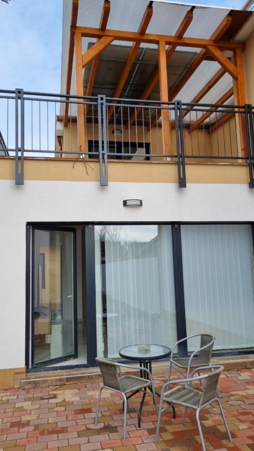 Apartamento Sarkcsillag Teljes Csaladihaz- Star Complete Family House Szeged Exterior foto
