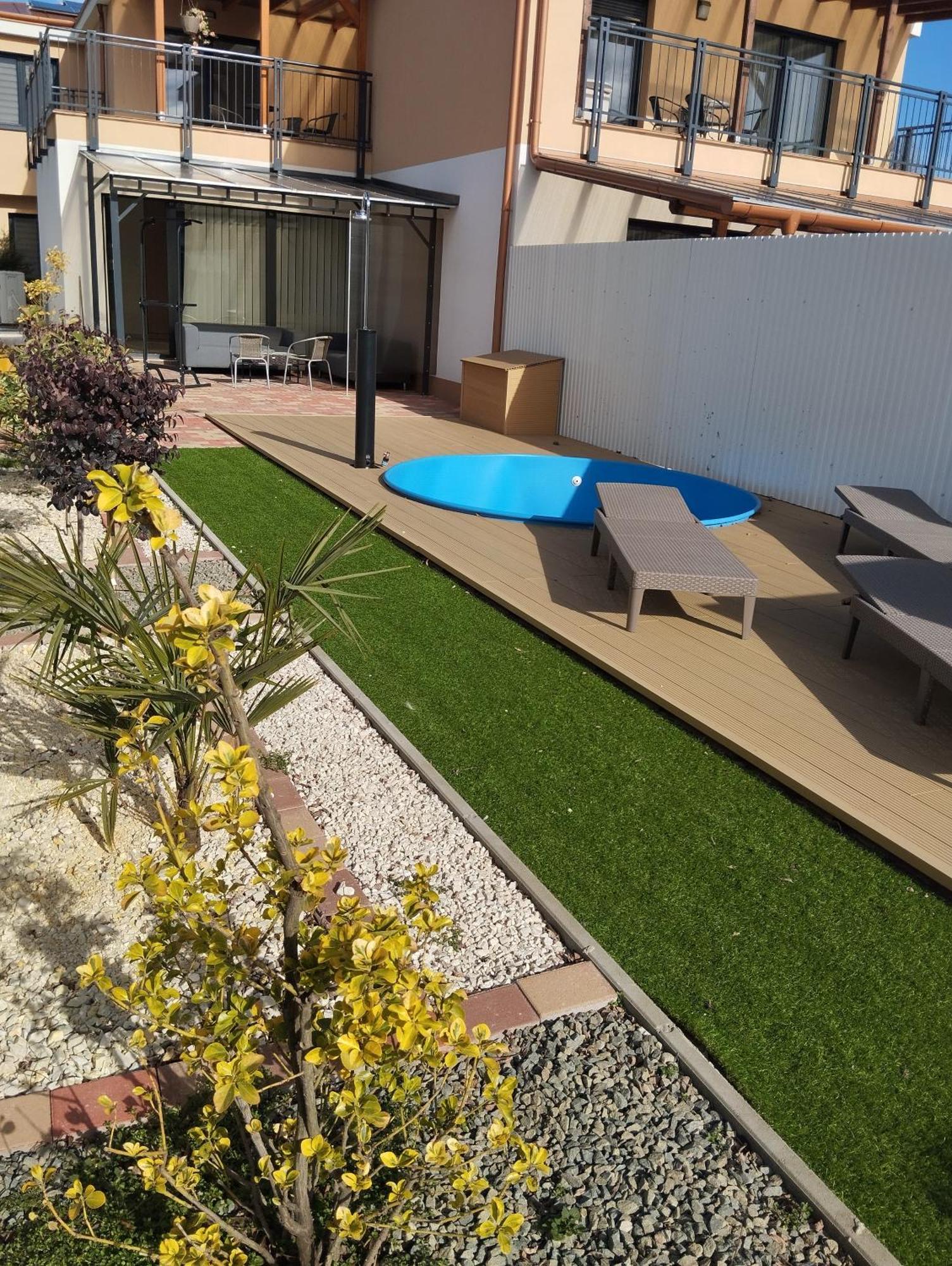 Apartamento Sarkcsillag Teljes Csaladihaz- Star Complete Family House Szeged Exterior foto